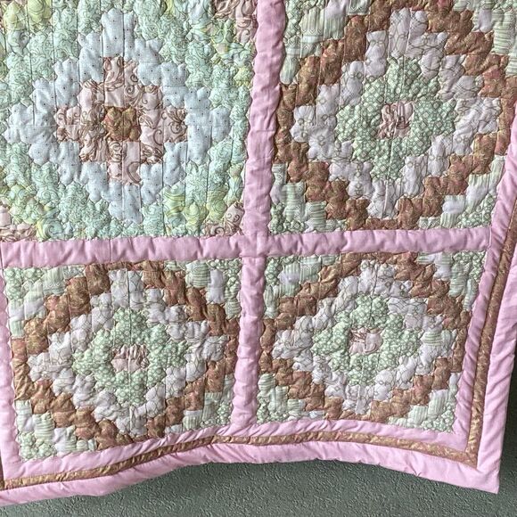 NWT. Hand Crafted Large Lap Quilt in Pinks - Picture 12 of 16